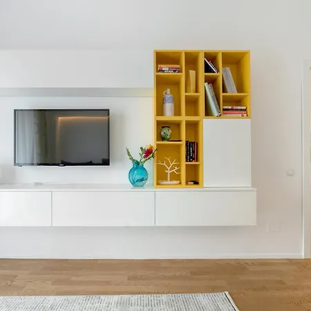 Bonjour Apartment *